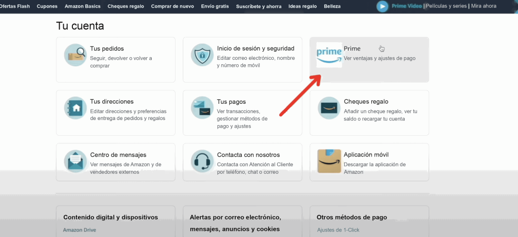 Página Tu cuenta de Amazon con una flecha roja hacia el recuadro Prime entre las demás secciones