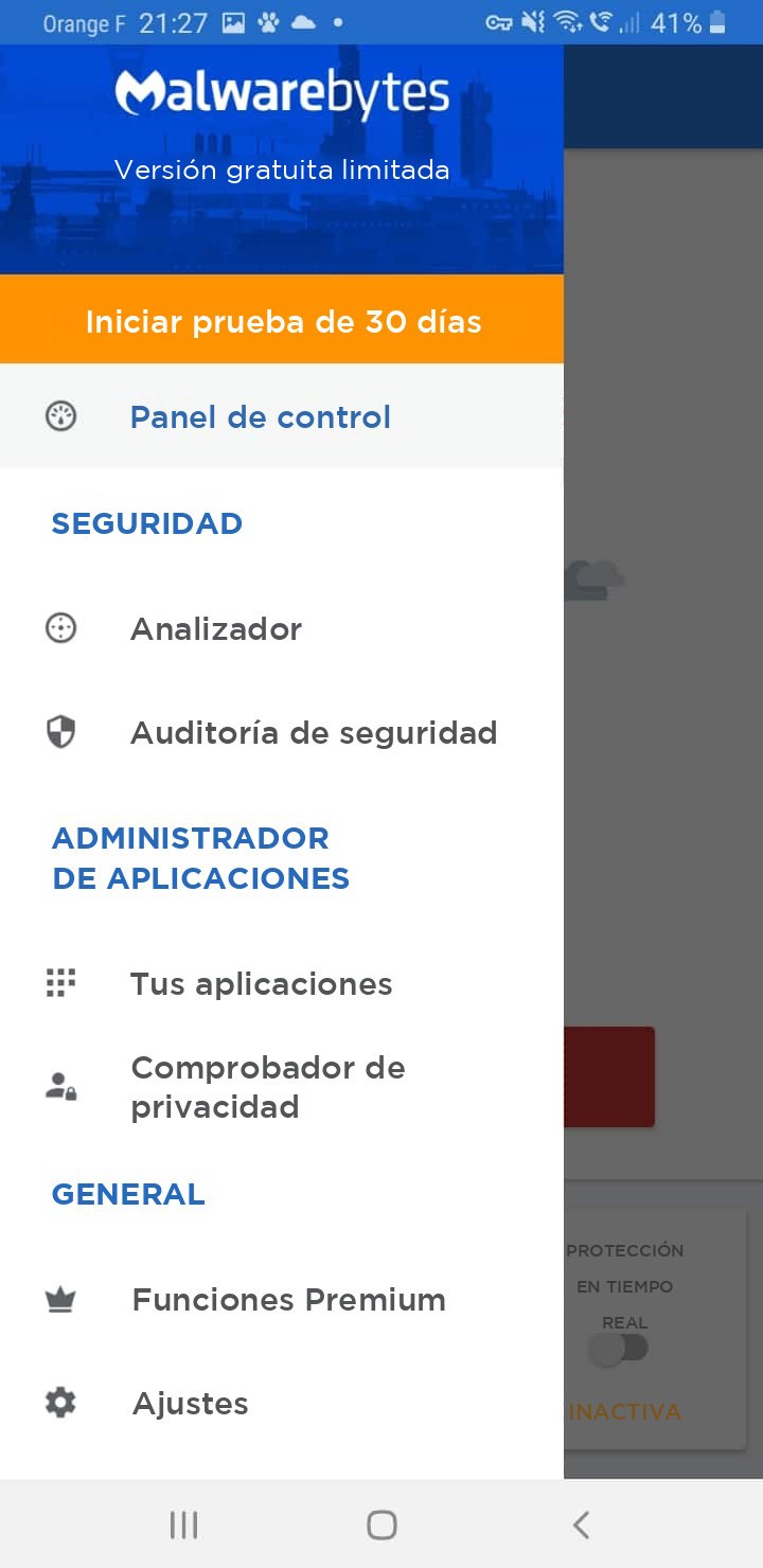Captura de pantalla de Malwarebytes en el móvil, menú lateral con panel, seguridad y ajustes
