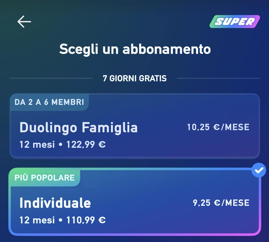 Schermata dell'app Duolingo per scegliere un abbonamento Super: Famiglia a 10,25 € e Individuale a 9,25 € al mese